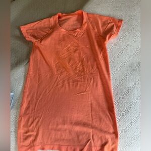 Women’s Lululemon swiftly tech 2.0 short sleeve shirt orange soda size 6